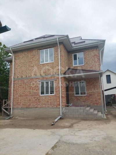 Продаю коттедж 6-ком. 180м2кв. м., этаж-2, 8-сот., стена кирпич, Жилой Массив "Арча-Бешик".