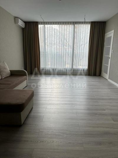 Продаю 3-комнатную квартиру, 120кв. м., этаж - 1/10, Тыналиева/Ахунбаева.