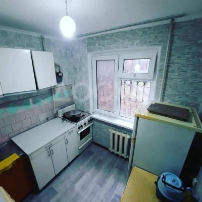 Продаю 2-комнатную квартиру, 46кв. м., этаж - 1/4, 4 мкрн Койбагаров/Юнусалиев.