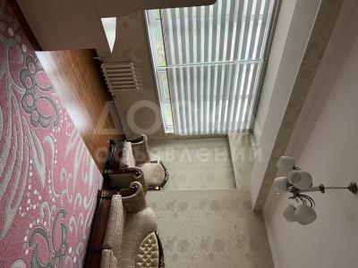 Продаю 3-комнатную квартиру, 100кв. м., этаж - 3/7, Токтогула/Умелталиева.