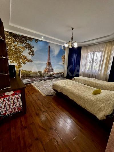 Продаю дом 6-ком. 270кв2кв. м., этаж-3, 4-сот., стена другое, Веселая 16.