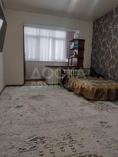 Продаю 1-комнатную квартиру, 49кв. м., этаж - 1/9, Юг-2.