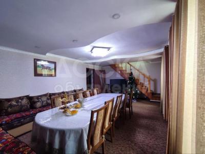 Продаю дом 7-ком. 155кв. м., этаж-1, 4-сот., стена кирпич, пригородное.