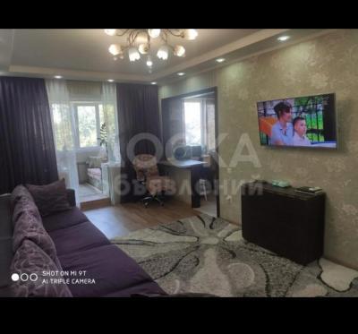 Продаю 3-комнатную квартиру, 52кв. м., этаж - 4/4, 6 микрорайон.