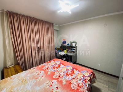 Продаю 3-комнатную квартиру, 99кв. м., этаж - 8/10, ул. Орозбекова 2/3 пересекает ул. Линейная .