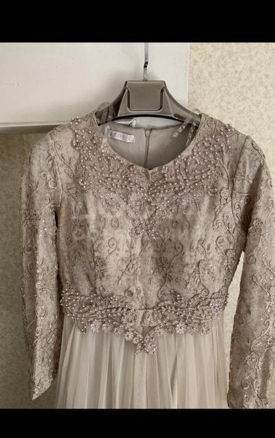 Продаю платье длинное красивое очень ?