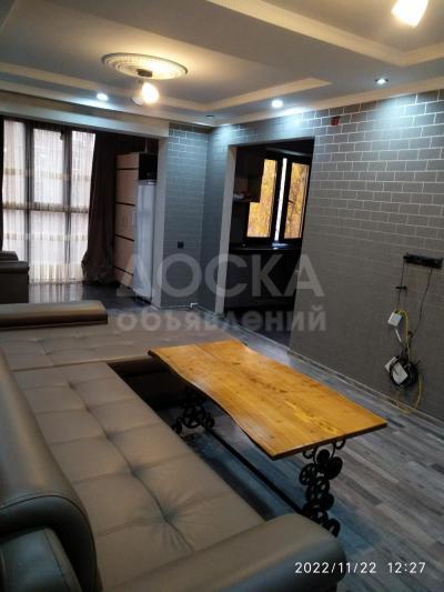 Продаю 3-комнатную квартиру, 64кв. м., этаж - 4/4, 5 микрорайон .