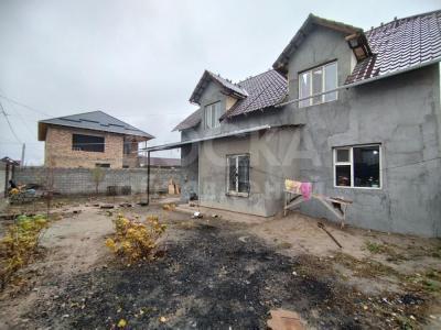 Продаю дом 7-ком. 200кв. м., этаж-2, 4-сот., стена кирпич, ак-ордо.