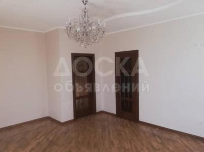 Продаю дом 8-ком. 352кв. м., этаж-3, 2-сот., стена кирпич, Булорусская/Жигулевская.