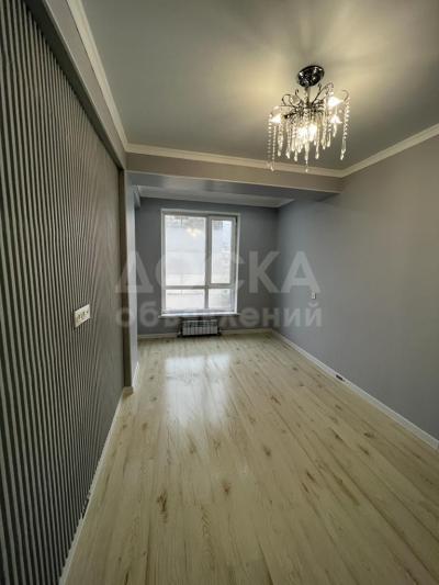 Продаю 2-комнатную квартиру, 62кв. м., этаж - 9/10, 12 мкр.