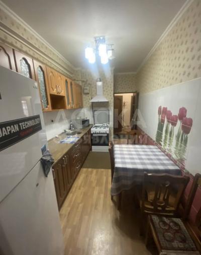 Продаю 2-комнатную квартиру, 64кв. м., этаж - 2/10, Ахунбаева - Бакаева.