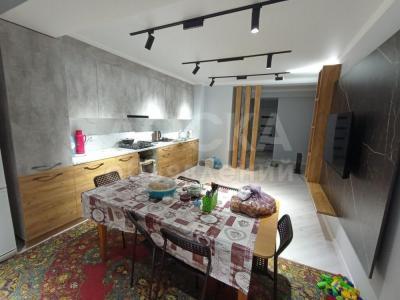 Продаю 2-комнатную квартиру, 69кв. м., этаж - 7/10, 12 мкр 63/3.