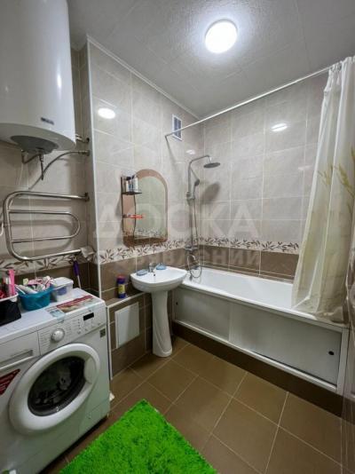 Продаю 2-комнатную квартиру, 68кв. м., этаж - 9/9, Район Ак кеме.