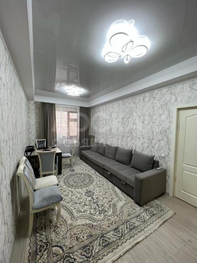 Продаю 3-комнатную квартиру, 81кв. м., этаж - 2/10, средний джал.