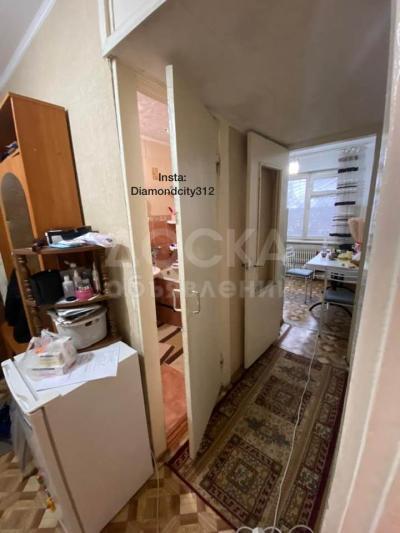 Продаю 2-комнатную квартиру, 46кв. м., этаж - 4/4, 3 микрорайон.