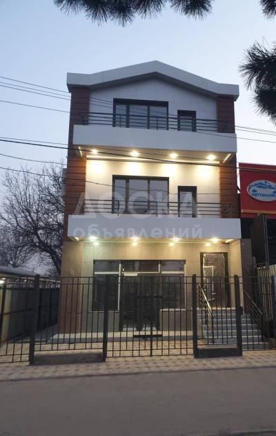 Продаю дом 6-ком. 260кв. м., этаж-3, 3,5-сот., стена кирпич, Ден сяопина.