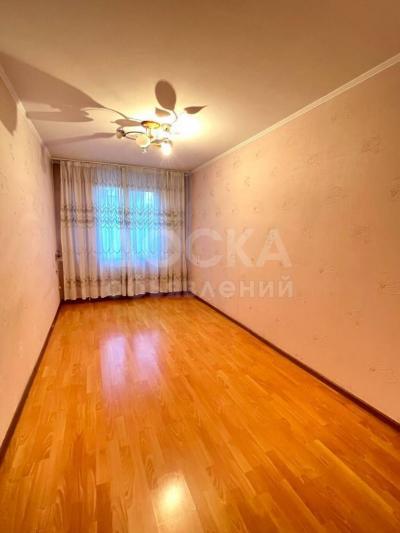 Продаю 3-комнатную квартиру, 58кв. м., этаж - 3/4, 8 микрорайон .