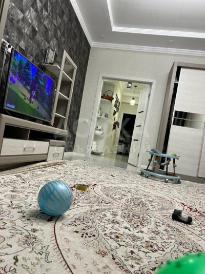 Продаю 2-комнатную квартиру, 84кв. м., этаж - 9/10, Горького караульского.