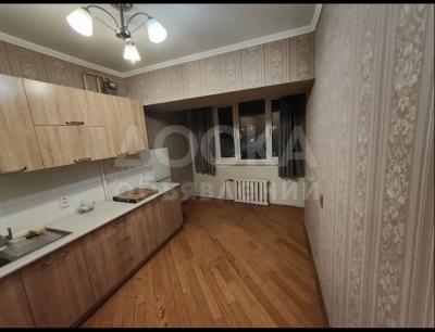 Продаю 4-комнатную квартиру, 110кв. м., этаж - 9/9, советская токтогула.