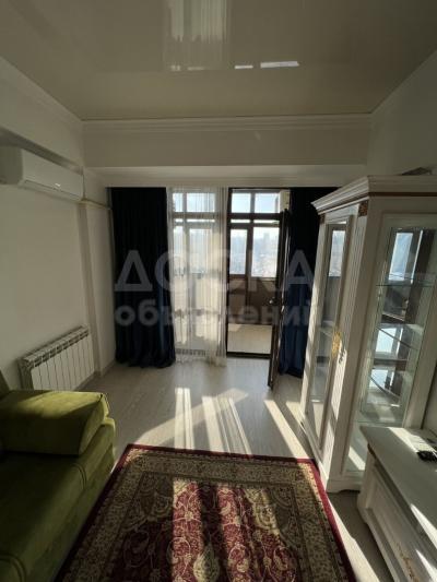 Продаю 1-комнатную квартиру, 47кв. м., этаж - 8/10, Дворец Спорт.