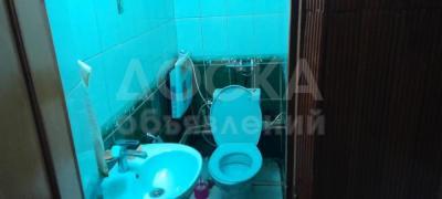 Продаю дом 8-ком. 300кв. м., этаж-2, 10-сот., стена кирпич, Ж/м Ак-Орго, первая улица.