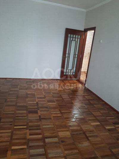 Продаю 3-комнатную квартиру, 77кв. м., этаж - 4/5, г.Ош, ул. Исанова .