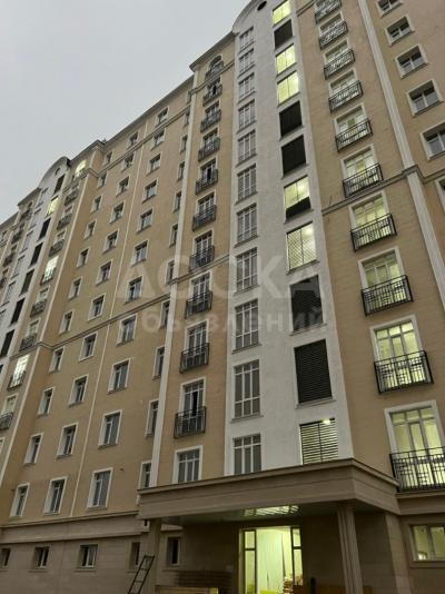 Продаю 1-комнатную квартиру, 45кв. м., этаж - 8/10, Юж Магистраль\ Куттубаева.