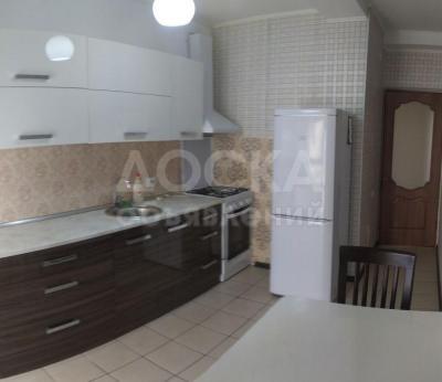 Продаю 3-комнатную квартиру, 79кв. м., этаж - 3/8, 12 Микрорайон .