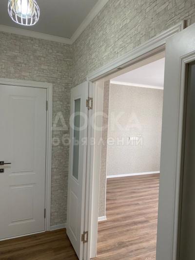 Продаю 1-комнатную квартиру, 52кв. м., этаж - 2/9, мкр. Верхний Джал, по ул. Садырбаева..