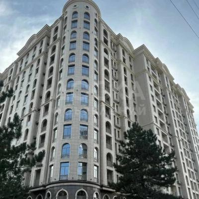 Продаю 4-комнатную квартиру, 159кв. м., этаж - 9/10, Юж Магистраль\ Куттубаева.