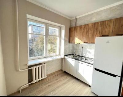 Продаю 3-комнатную квартиру, 63кв. м., этаж - 3/5, район вефа центр.