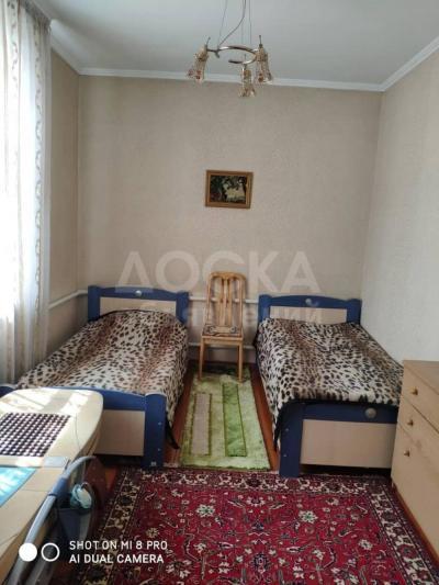 Продаю дом 6-ком. 100кв. м., этаж-1, 6-сот., стена кирпич, Ул.Коммунарова .