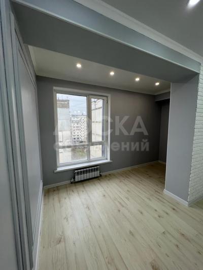 Продаю 2-комнатную квартиру, 62кв. м., этаж - 9/10, 12 мкр.