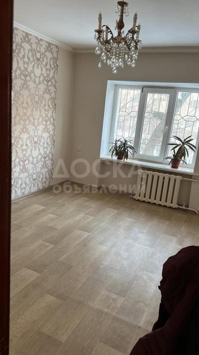 Продаю 2-комнатную квартиру, 47кв. м., этаж - 1/5, 5 мкр.