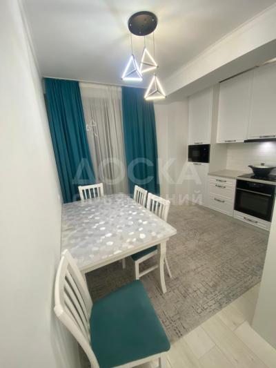 Продаю 2-комнатную квартиру, 65кв. м., этаж - 4/10, Айни\Левоневского.