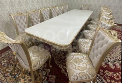 стол со стульями на 14 персон