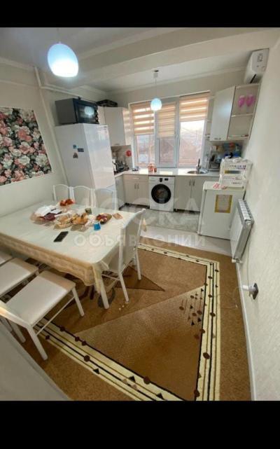 Продаю 1-комнатную квартиру, 47кв. м., этаж - 2/10, восток 5.