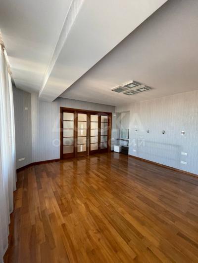 Продаю 4-комнатную квартиру, 260кв. м., этаж - 10/10, ЖК Акун.