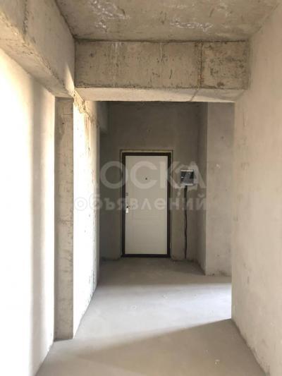 Продаю 3-комнатную квартиру, 103кв. м., этаж - 9/9, магистраль.