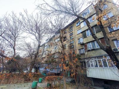 Продаю 2-комнатную квартиру, 44кв. м., этаж - 5/5, Огонбаева/Карпинка.