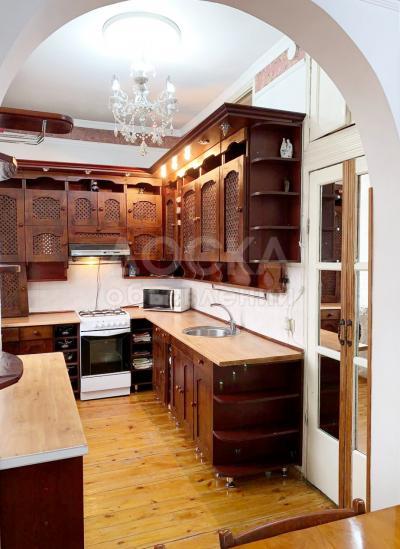 Продаю 5-комнатную квартиру, 90кв. м., этаж - 3/3, Манаса Киевская.