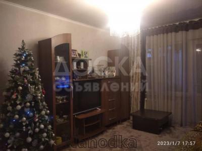 Продаю 3-комнатную квартиру, 70кв. м., этаж - 8/9, мкр. Аламедин-1.