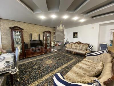 Продаю 5-комнатную квартиру, 347кв. м., этаж - 9/10, золотой квадрат.