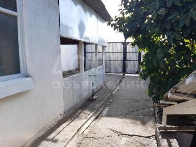 Продаю дом 6-ком. 130кв. м., этаж-1, 8.6-сот., стена кирпич, Элебаева.