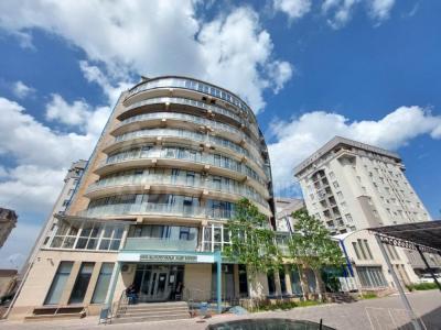 Продаю 3-комнатную квартиру, 130кв. м., этаж - 7/10, магистраль/Манаса.