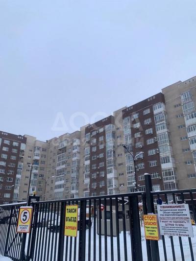 Продаю 1-комнатную квартиру, 43кв. м., этаж - 4/10, Токомбаева/Сухэ Батора.