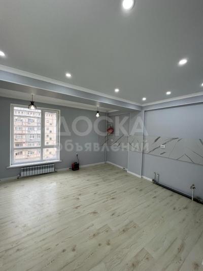 Продаю 2-комнатную квартиру, 62кв. м., этаж - 9/10, 12 мкр.