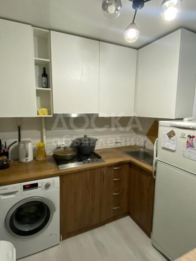 Продаю 3-комнатную квартиру, 58кв. м., этаж - 1/4, 11 мкр.