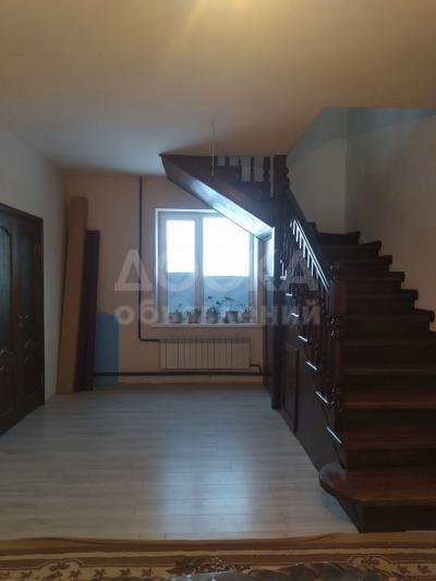 Продаю дом 5-ком. 207кв. м., этаж-2, 4-сот., стена другое, Ак-эмир 15.