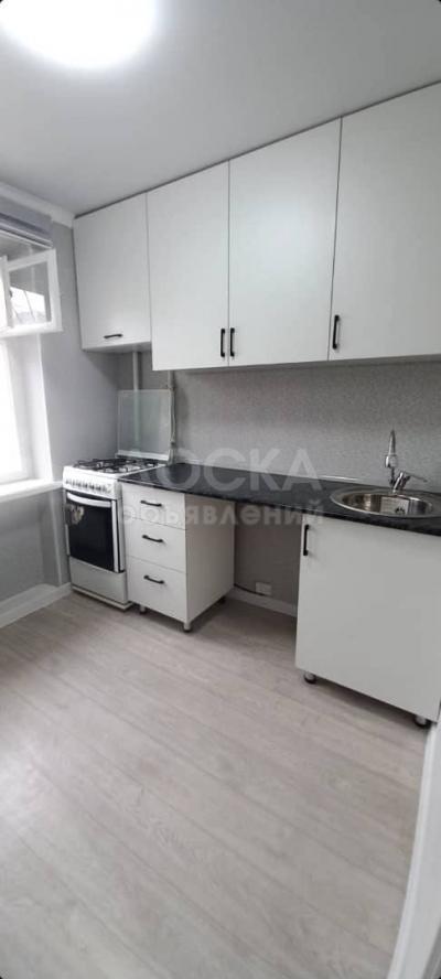 Продаю 2-комнатную квартиру, 46кв. м., этаж - 1/4, Госрегистр.